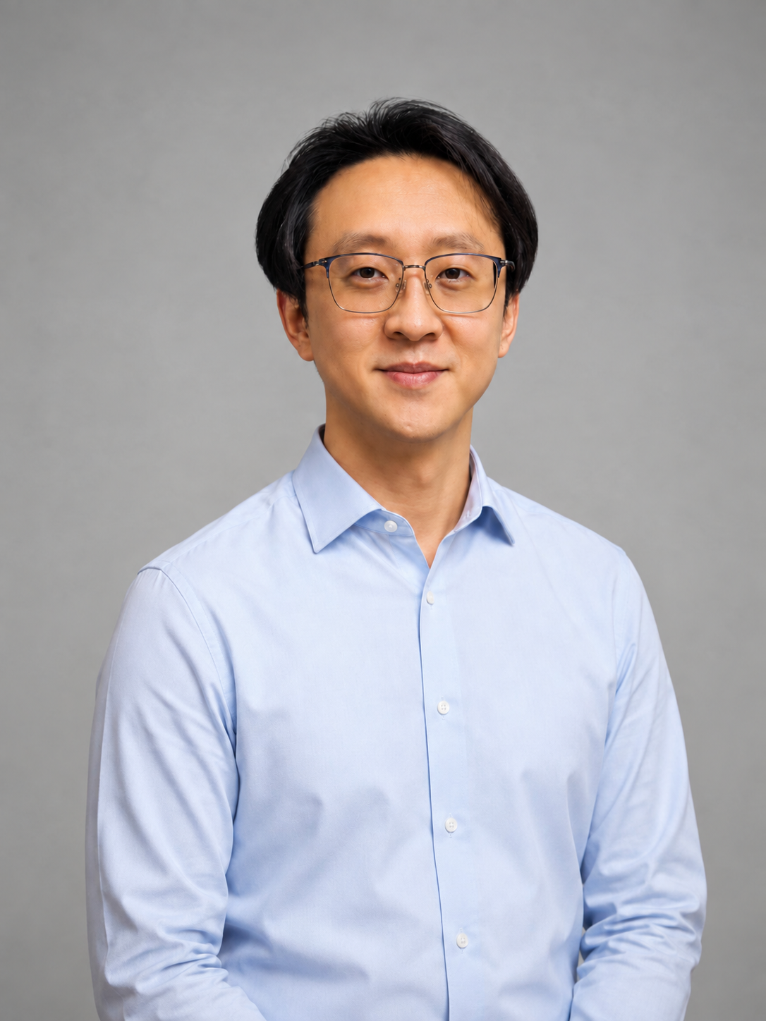 林彥廷博士的自然微笑半身肖像